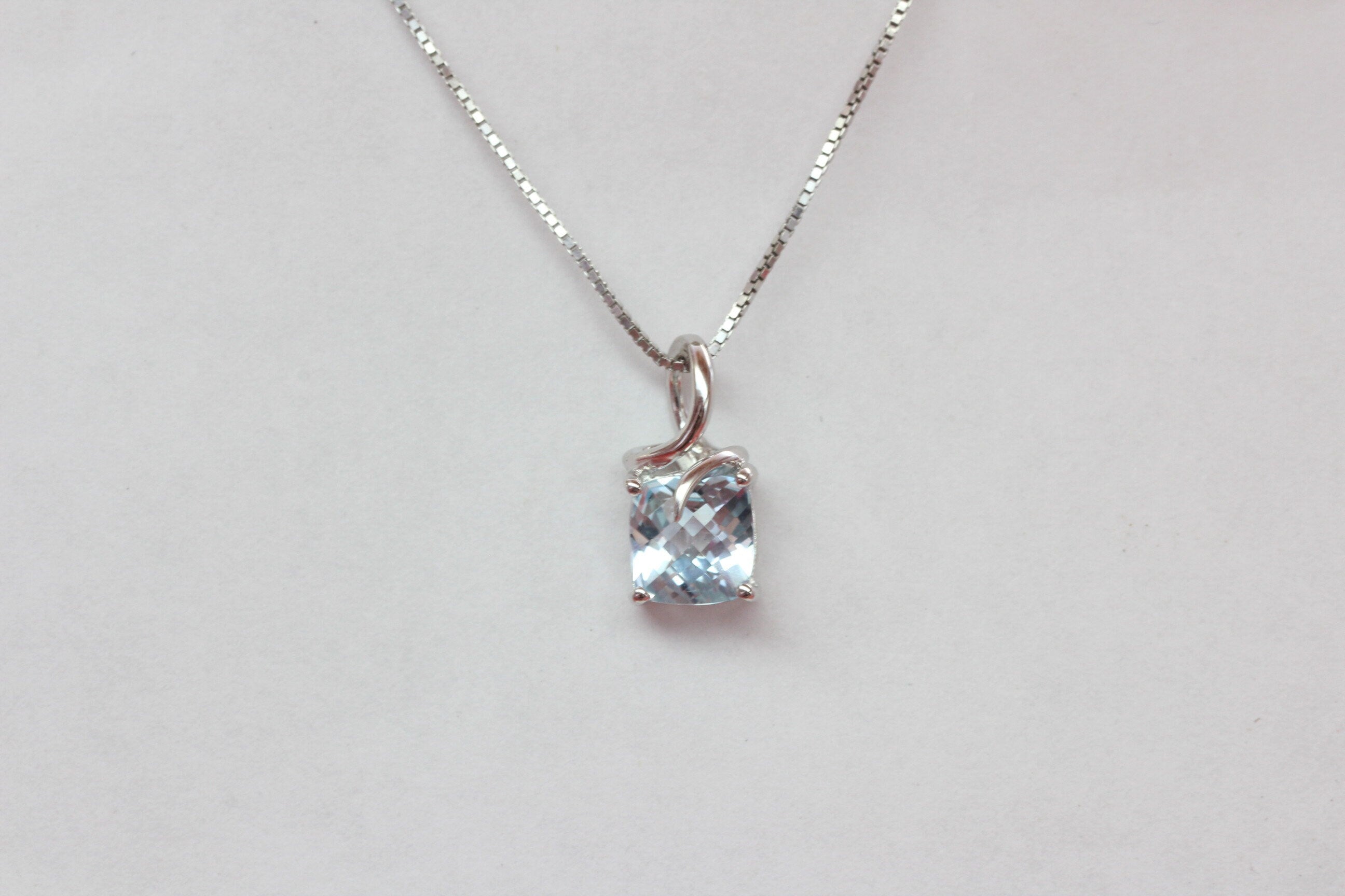 Edler 1,4 Carat Blautopas Anhanger 925 Silber Collier Kette himmelblauer Topas