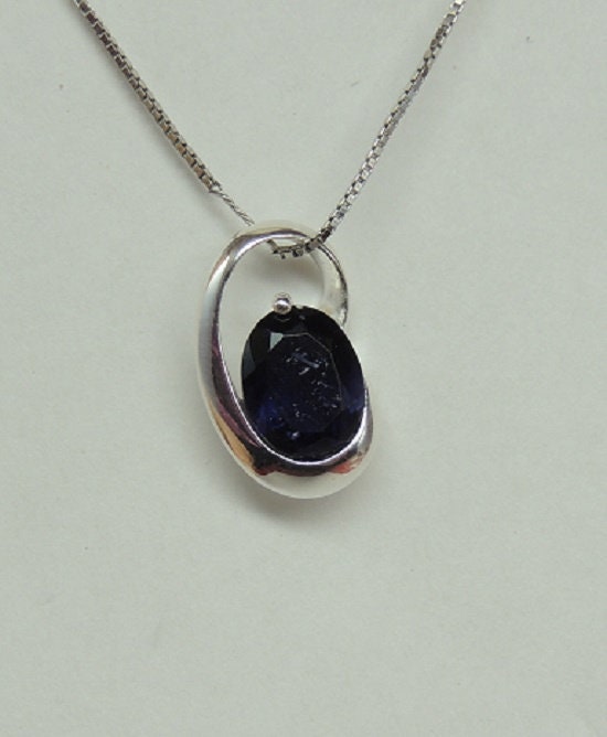Edler 2,1 Carath indischer Iolith Anhanger 925 Silber Collier Kette Wassersaphir Luchssaphir