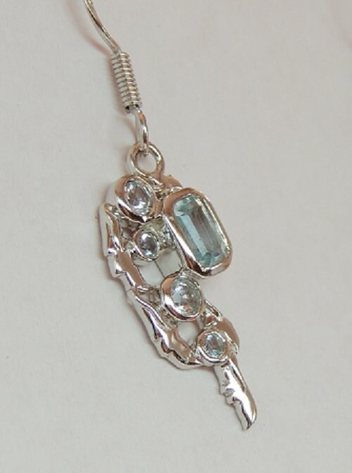 Edler 2,0 Carat himmelblauer Topas Ohrhanger 925 Silber filigraner Blautopas Ohrhanger
