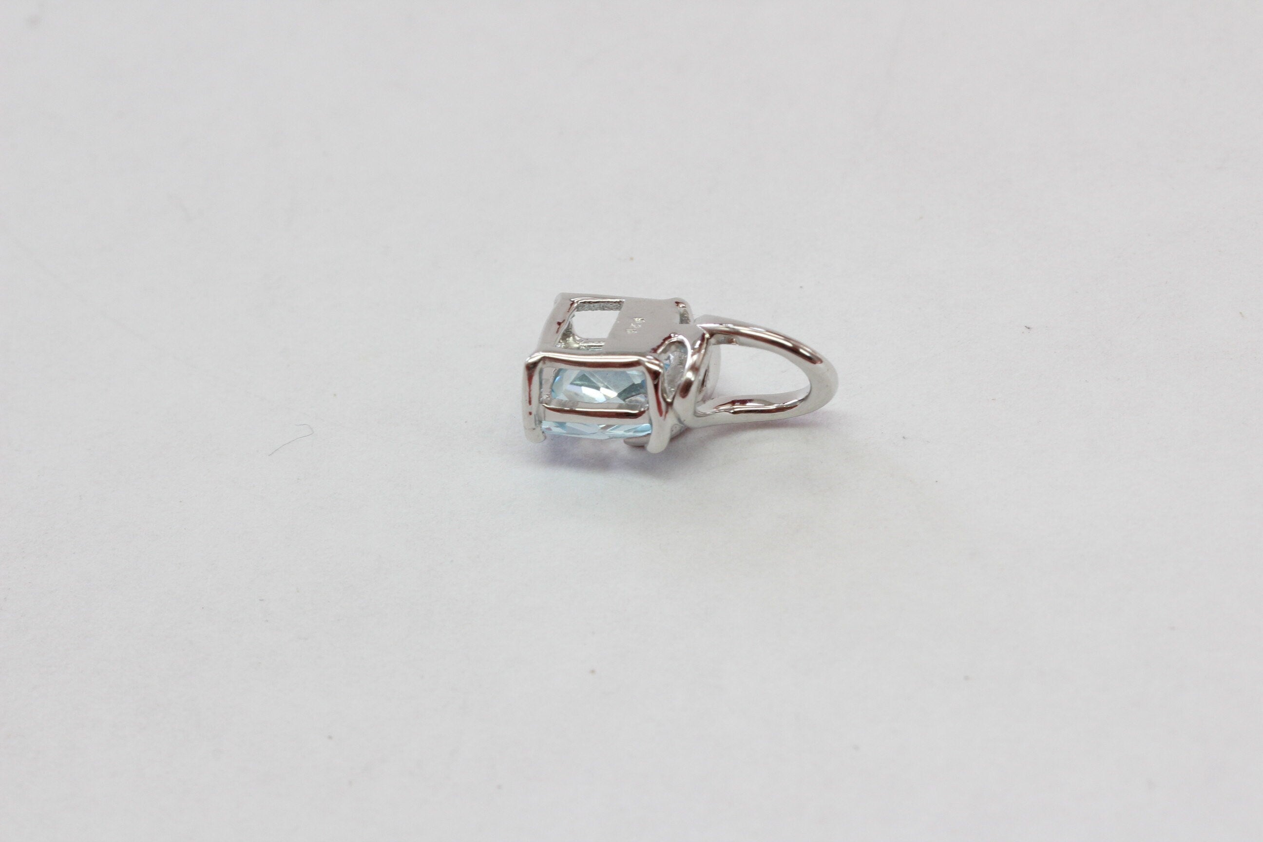 Edler 1,4 Carat Blautopas Anhanger 925 Silber Collier Kette himmelblauer Topas