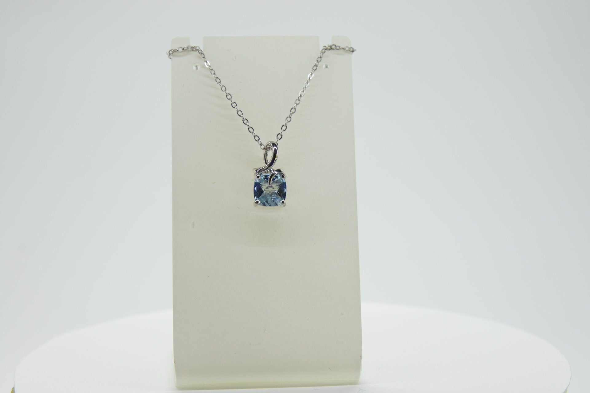 Edler 1,4 Carat Blautopas Anhanger 925 Silber Collier Kette himmelblauer Topas