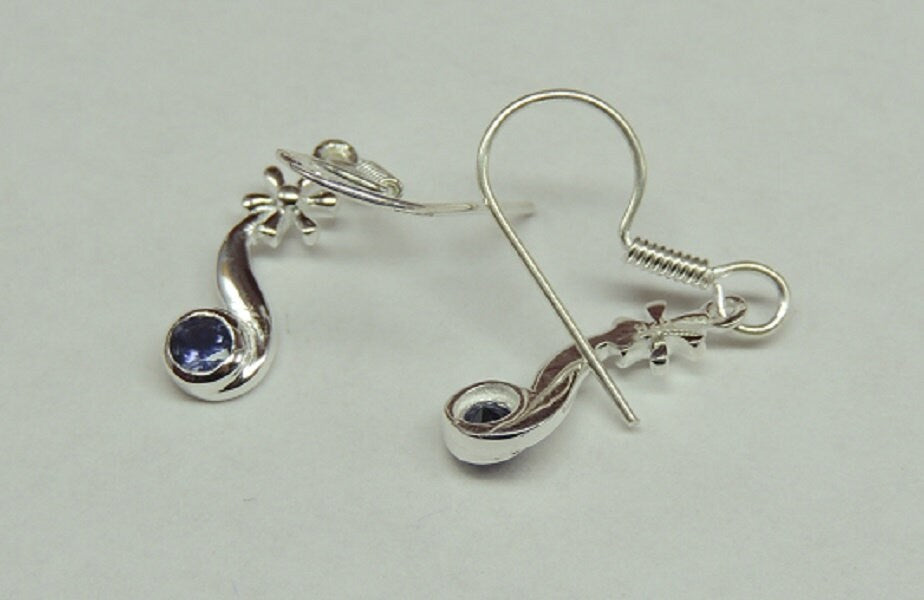 Edle 0,16 Carat Iolith Ohrhanger 925 Silber Ohrhaken Wassersaphir Luchssaphir