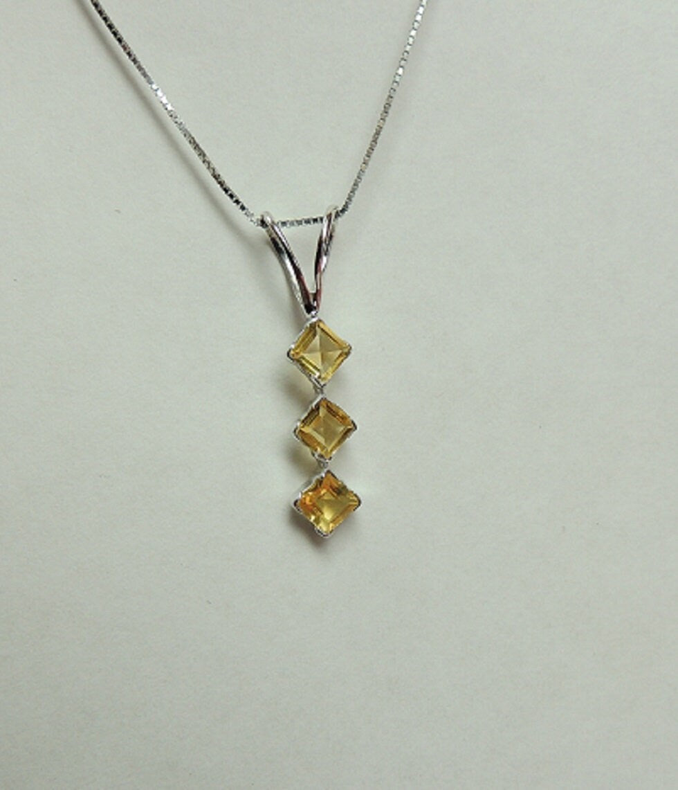 Edler 0,75 Carat goldgelber Citrin Anhanger 925 Silber Collier Kette