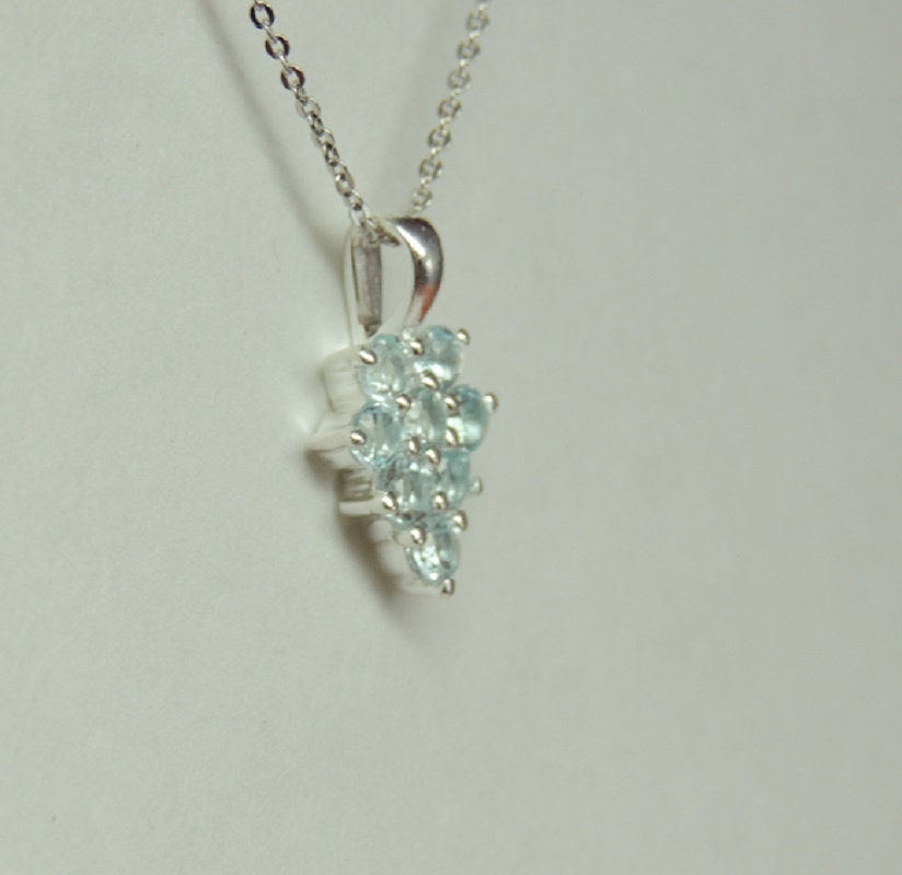 edler 0,8 Carat Blautopas Anhanger Traube 925 Silber sky blue Topas Collier Kette