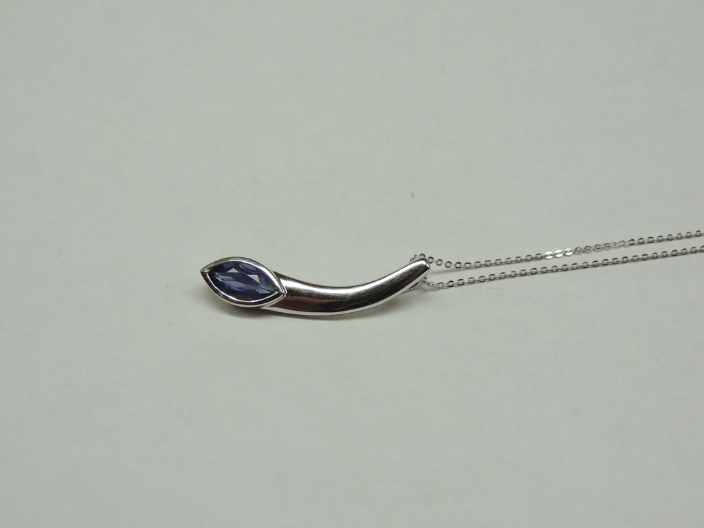 Edler 0,90 Carat Iolith Anhanger Collier Kette 925 Silber Wassersaphir Luchssaphir