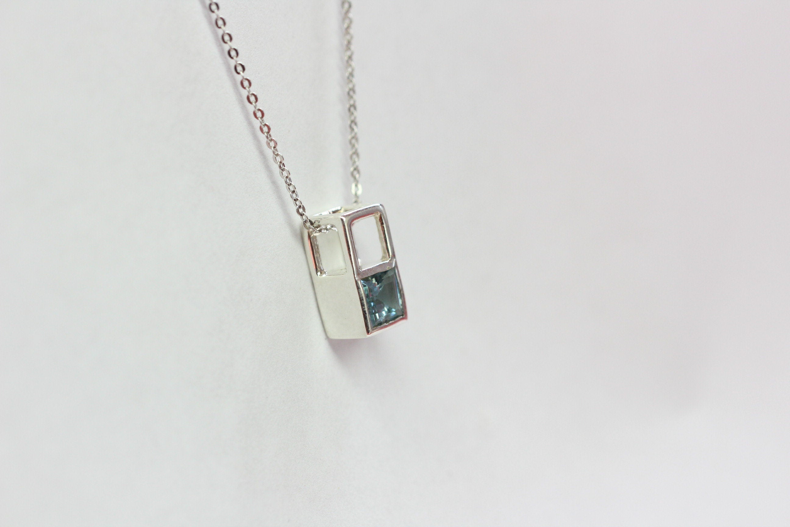 Design pur 0,6 Carat Blautopas Anhänger 925 Silber Colier Kette  Designschmuck