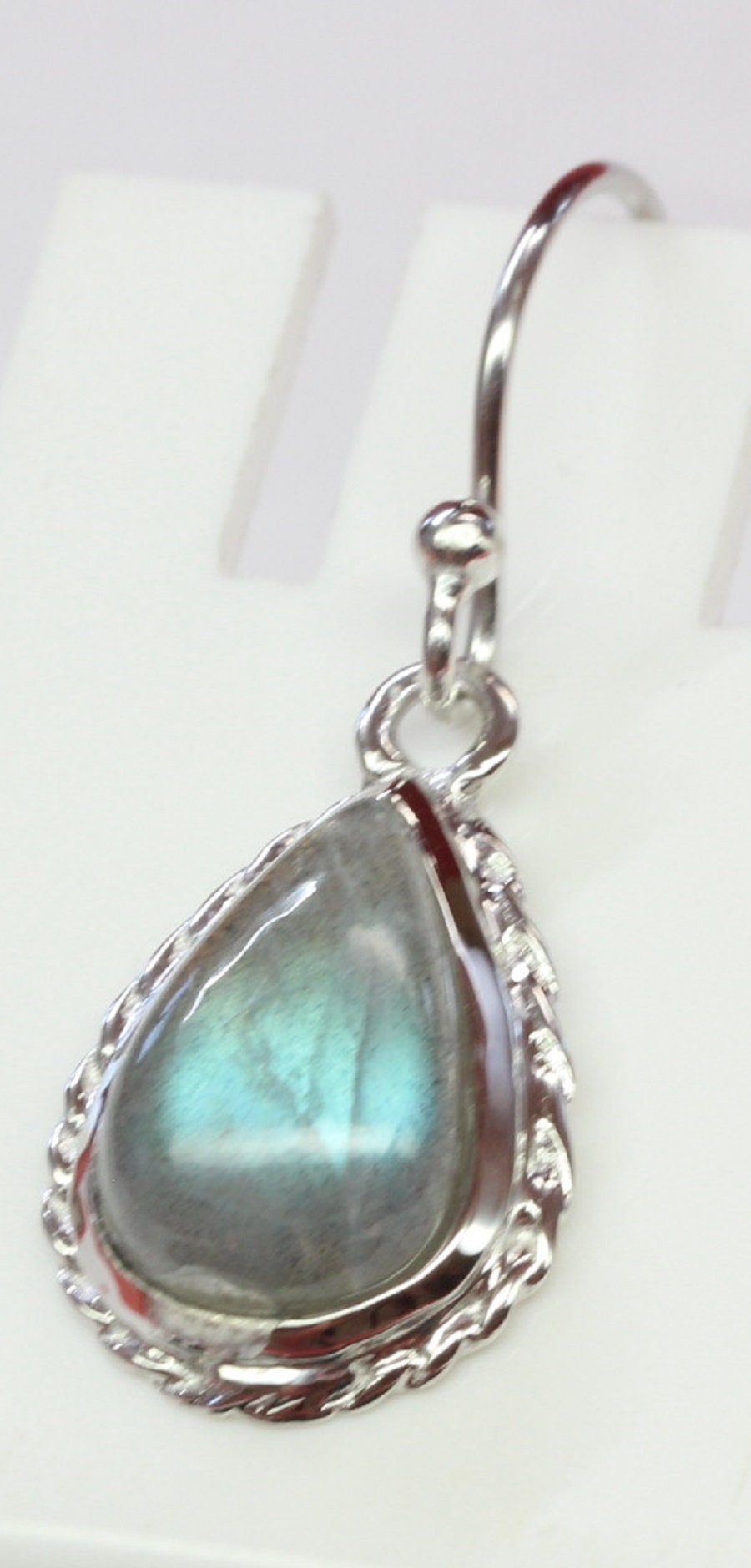 Edle irrisierende 4,2 Carat Labradorit Ohrhanger Pearschliff 925 Silber Edelstein