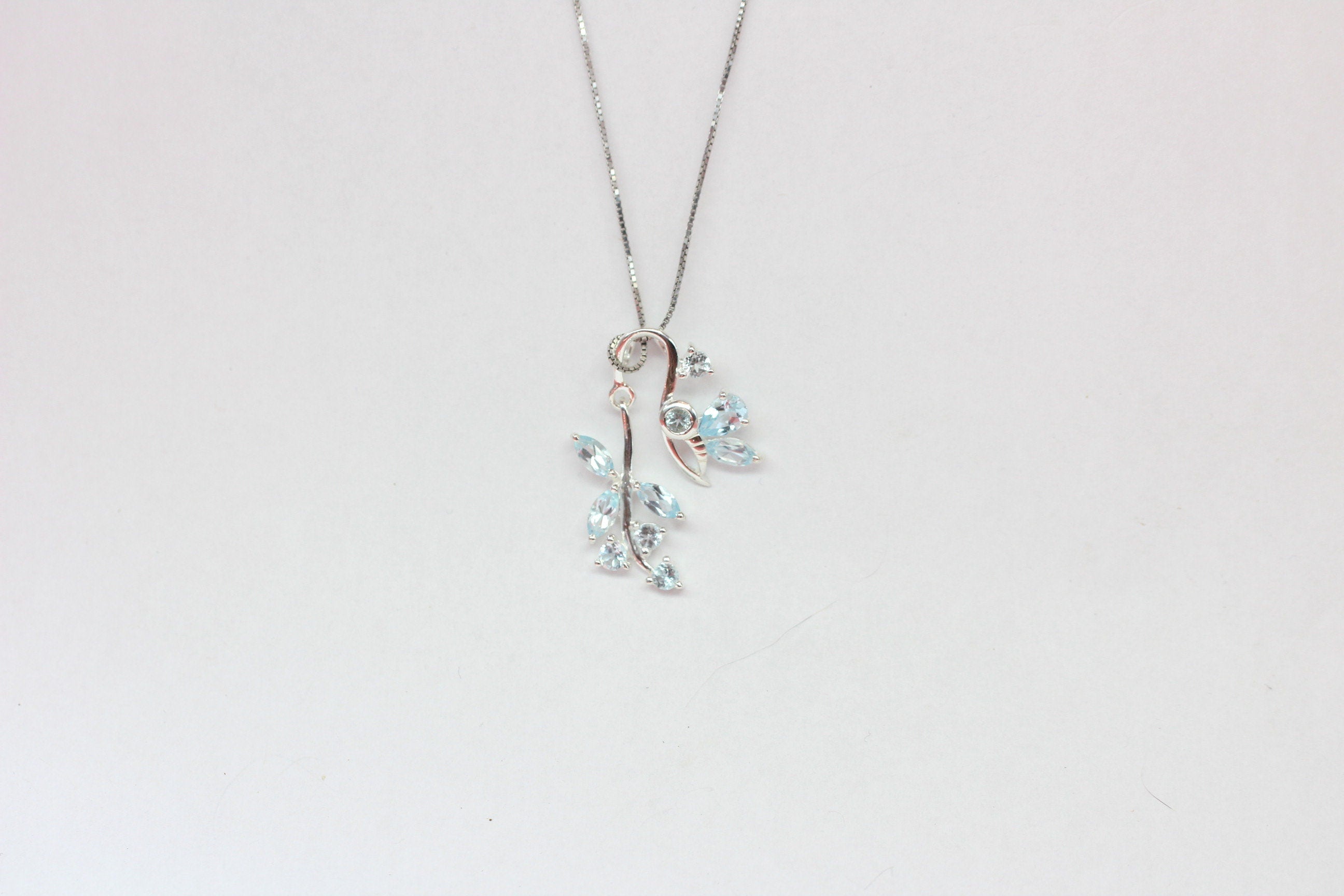 Edler 1,36 Carat Blautopas Libellen Blumen Anhanger 925 Silber Collier Kette Top