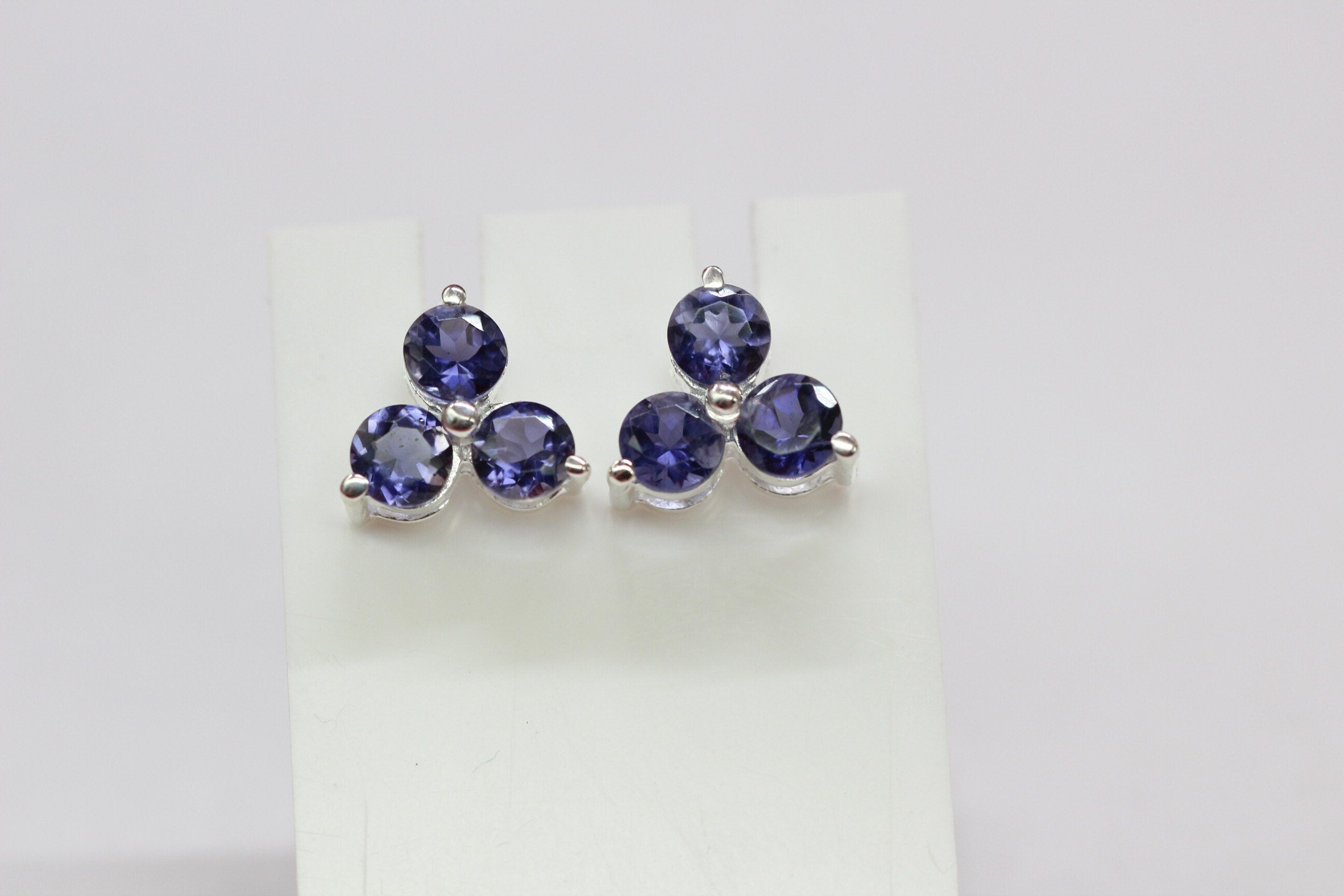 Edle 0,52 Carat Iolith Ohrstecker 925 Siilber Wassersahir Luchssaphir Ohrschmuck