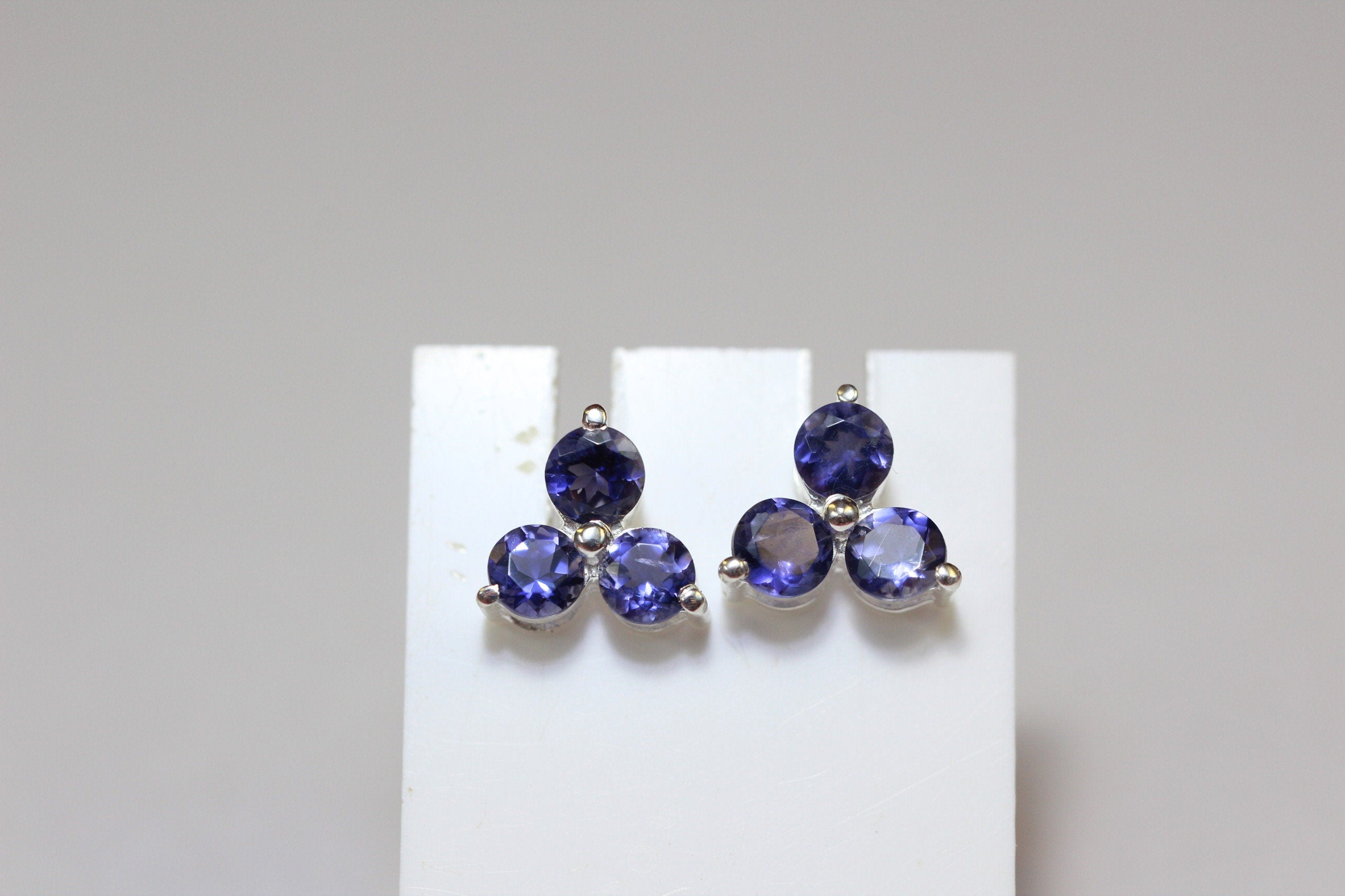 Edle 0,52 Carat Iolith Ohrstecker 925 Siilber Wassersahir Luchssaphir Ohrschmuck