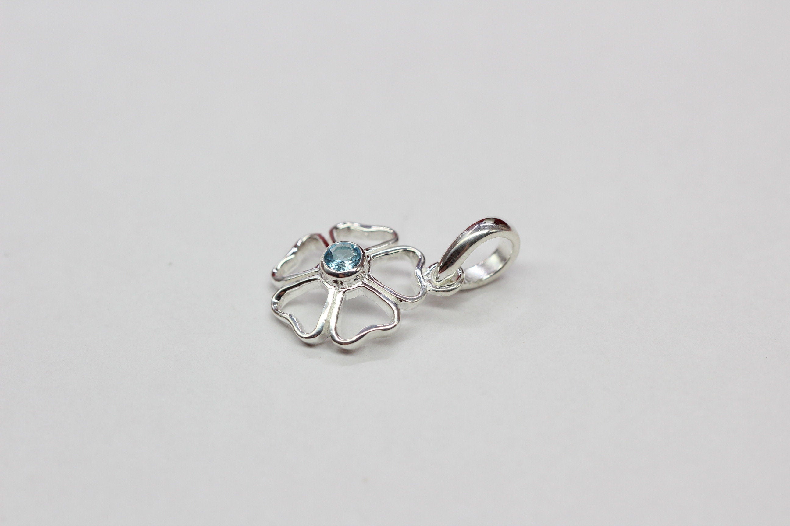 Echter Blautopas Anhänger Silber 925, Kleeblatt Schmuck Blau, Zierliche Edelstein Kette, Glückssymbol Halskette, Kleiner Topas Anhänger Edel