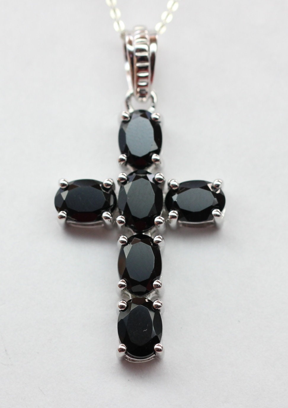 Edler 4,93 Cara schwarzer Spinell Kreuzanhanger 925 Silber Kreuz Collier Kette Edelstein