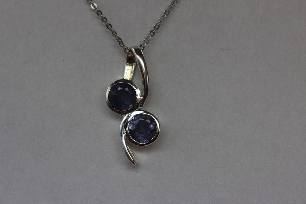 Edler 1,4 Carat Iolith Anhänger Collier Kette 925 Silber Wassersaphir Luchssaphir