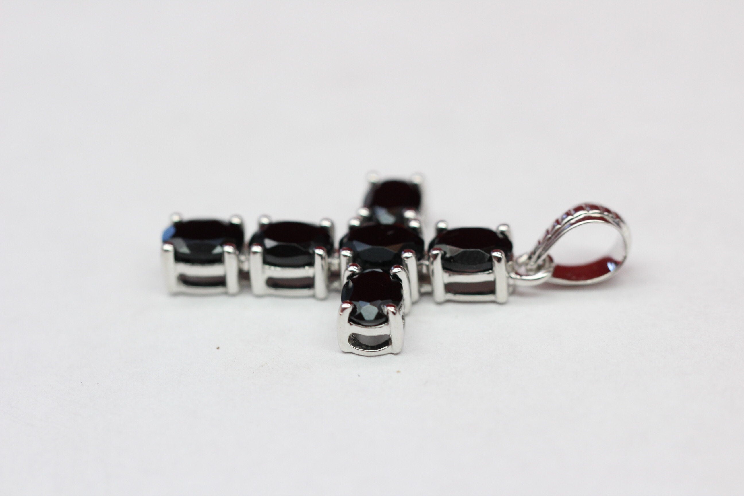Edler 4,93 Cara schwarzer Spinell Kreuzanhanger 925 Silber Kreuz Collier Kette Edelstein