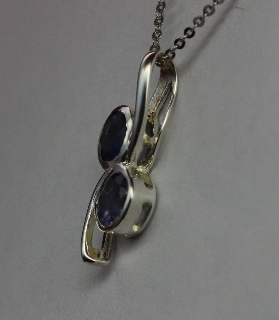 Edler 1,4 Carat Iolith Anhänger Collier Kette 925 Silber Wassersaphir Luchssaphir