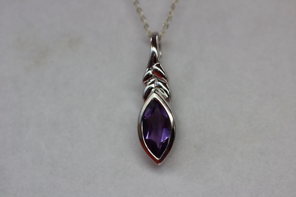 Edler 0,94 Carat Amethyst Anhanger 925 Silber Collier Kette violetter Edelstein