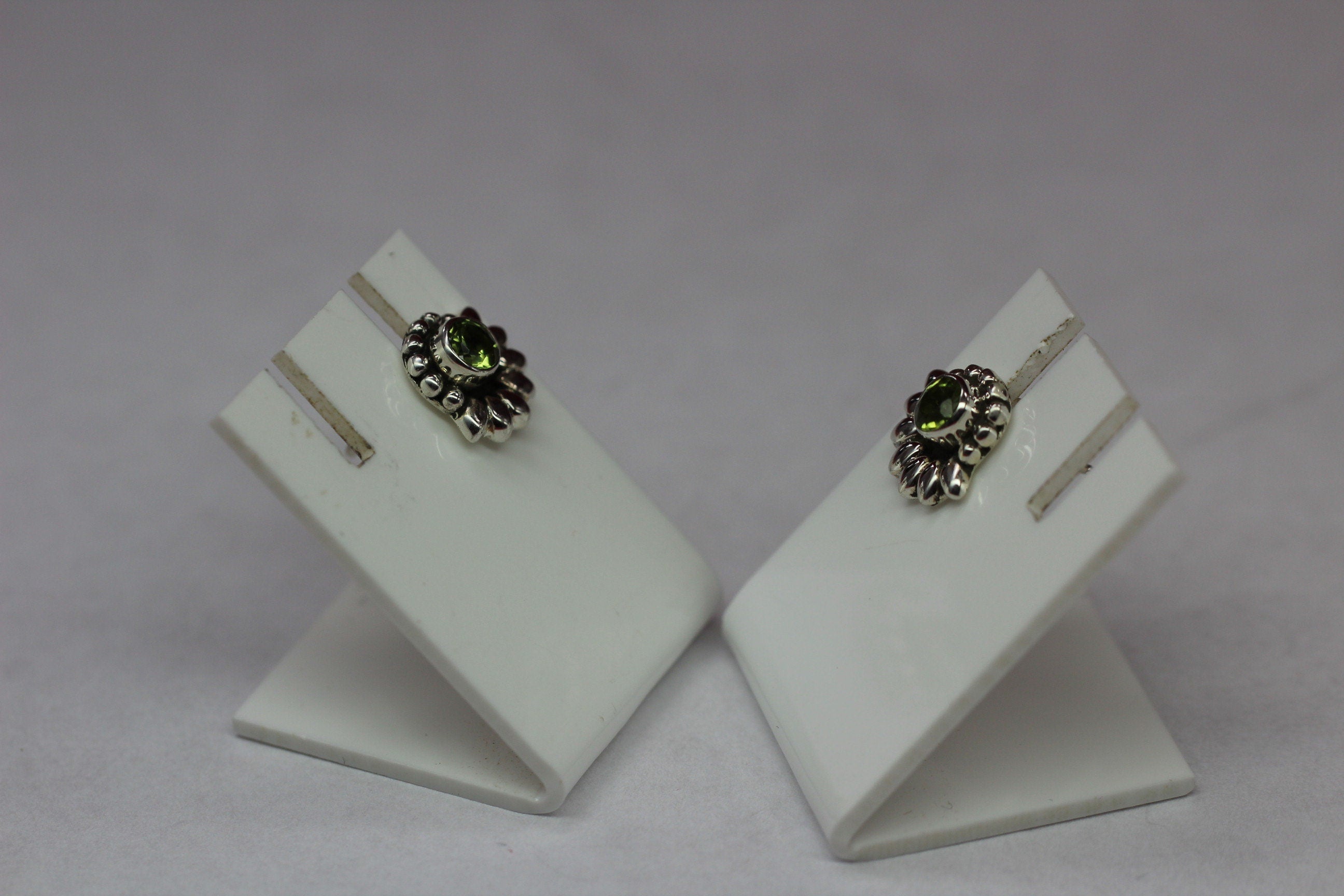 Edler 0,5 Carat Peridot Ohrstecker Olivin 925 Silber Ohrschmuck Ohrring Top Edel