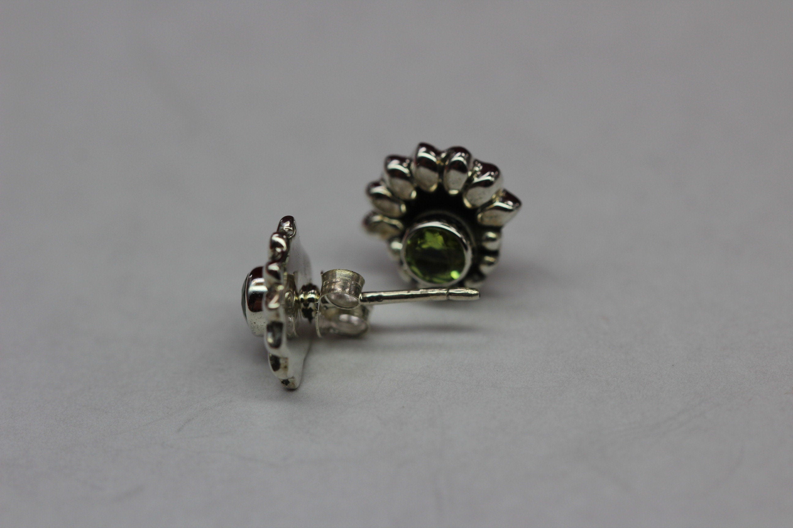 Edler 0,5 Carat Peridot Ohrstecker Olivin 925 Silber Ohrschmuck Ohrring Top Edel