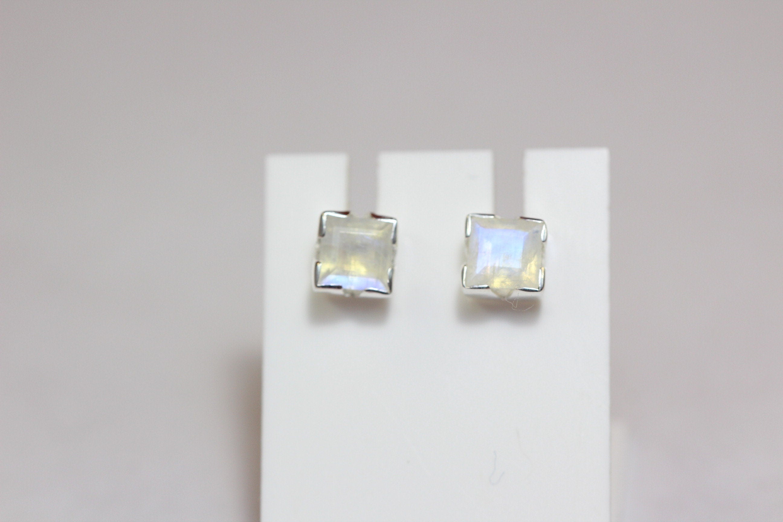 Edler 1,6 Carat Mondlichttopas Ohrstecker 925 Silber Ohrring Ohrschmuck Mondstein