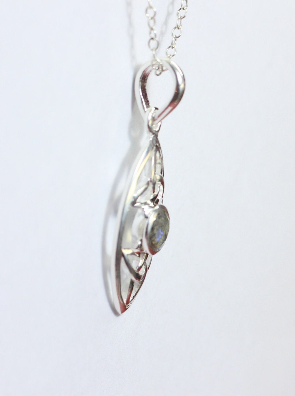 Echter Labradorit Anhänger Silber 925, Schimmernder Edelstein, Designer Kettenanhänger, Boho Schmuck 0,8 ct Naturstein Modernes Silberdesign