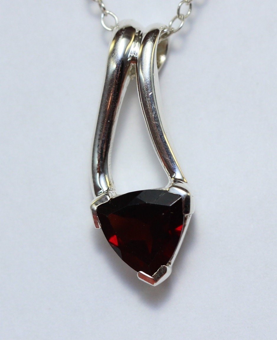 Edler 2,0 Carat Granat Anhanger 925 Silber Collier Kette blutroter Edelstein