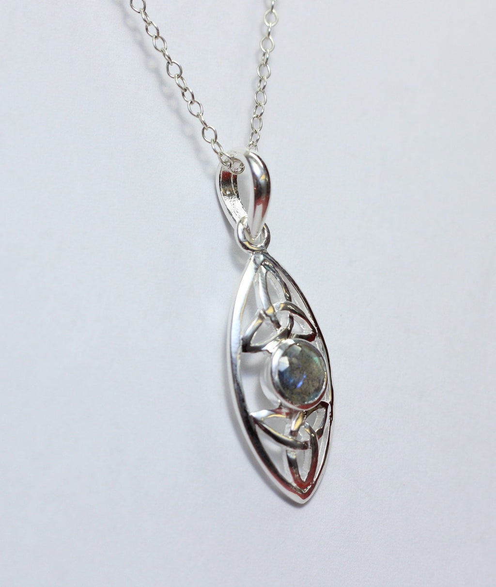 Echter Labradorit Anhänger Silber 925, Schimmernder Edelstein, Designer Kettenanhänger, Boho Schmuck 0,8 ct Naturstein Modernes Silberdesign