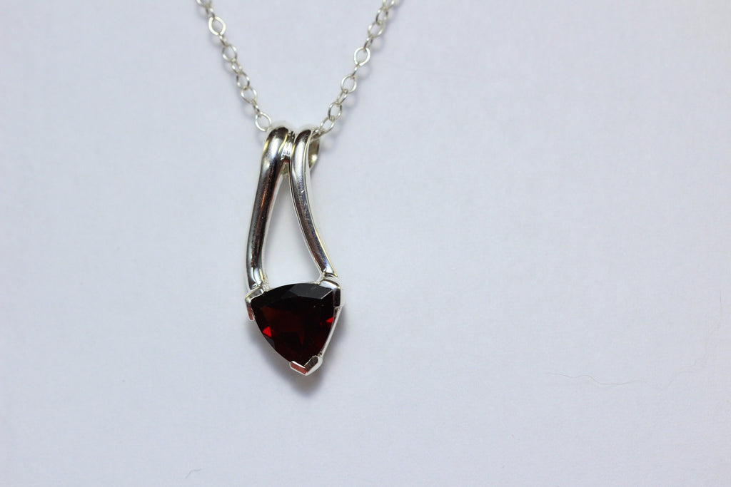 Edler 2,0 Carat Granat Anhanger 925 Silber Collier Kette blutroter Edelstein