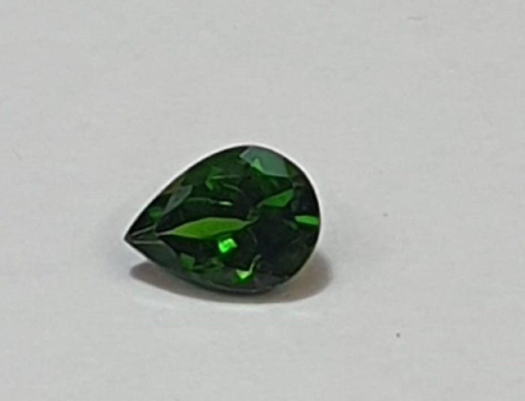 0,69 Carat Chromdiopsid aus Russland Tropfen Schliff AAA Qualitat 7 x 5 mm