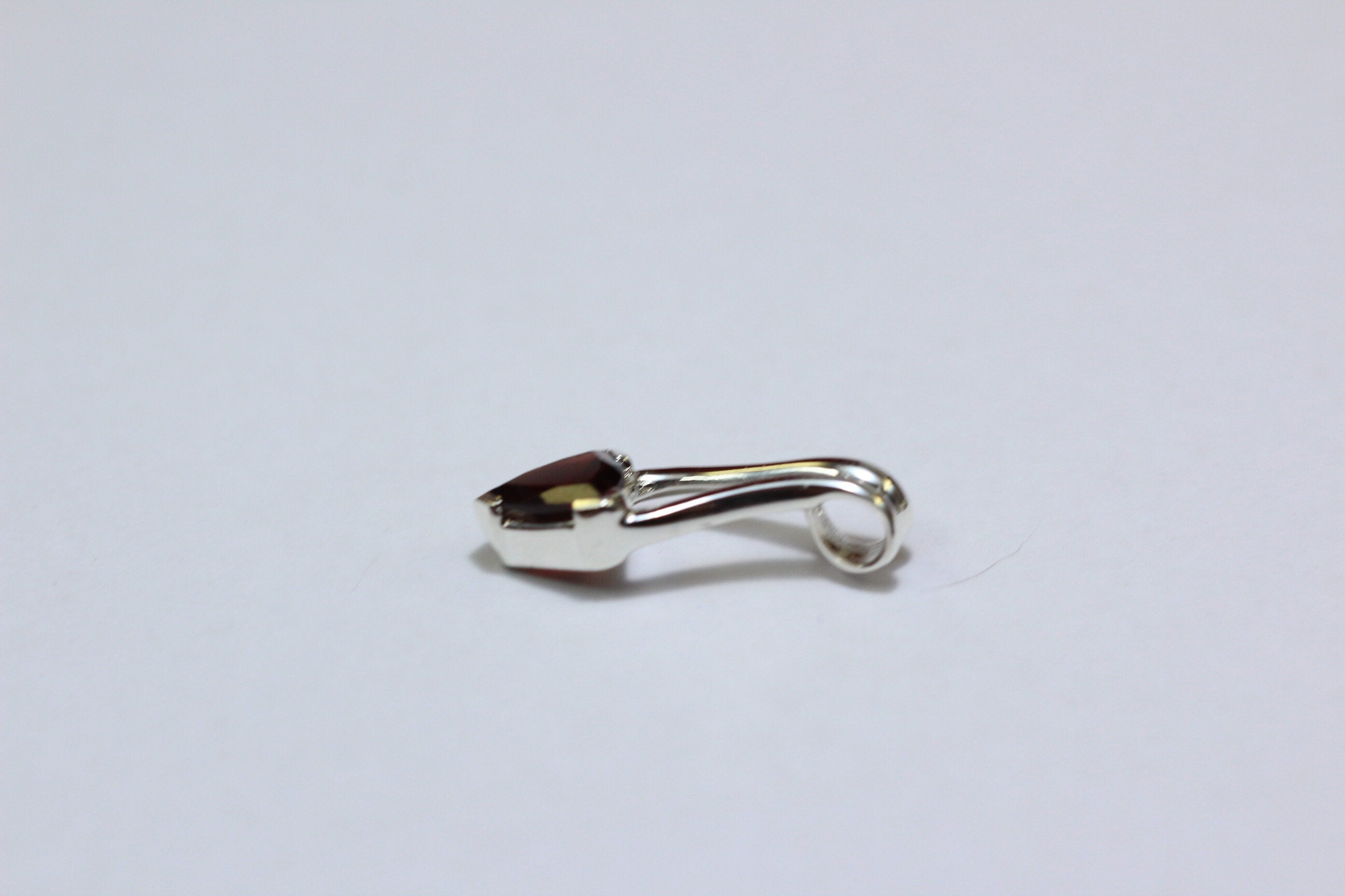 Edler 2,0 Carat Granat Anhanger 925 Silber Collier Kette blutroter Edelstein