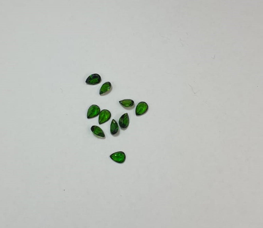 0,69 Carat Chromdiopsid aus Russland Tropfen Schliff AAA Qualitat 7 x 5 mm
