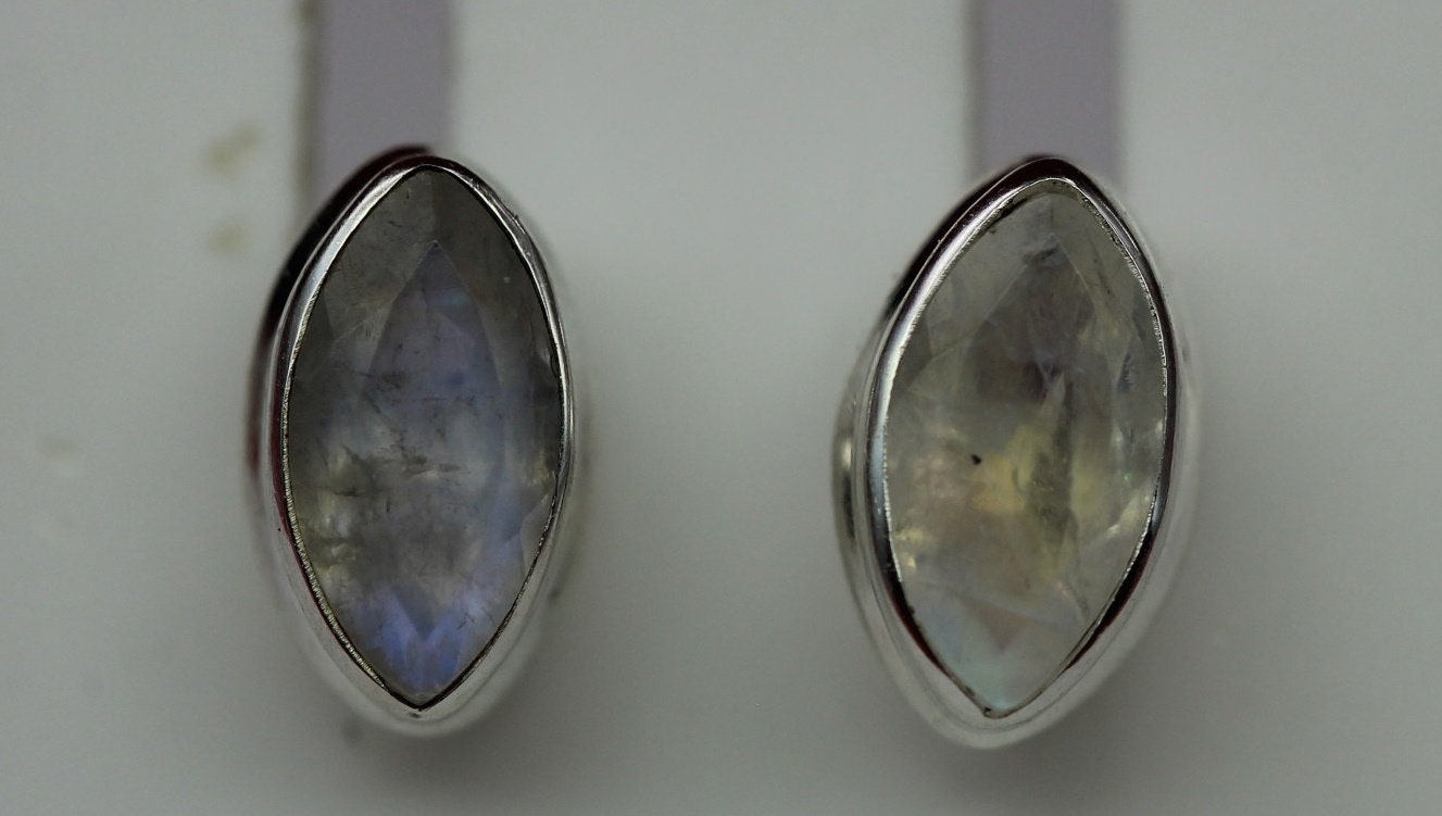 Edler 1,1 Carat Mondlichttopas Ohrstecker 925 Silber farbiger Edelstein Marquise