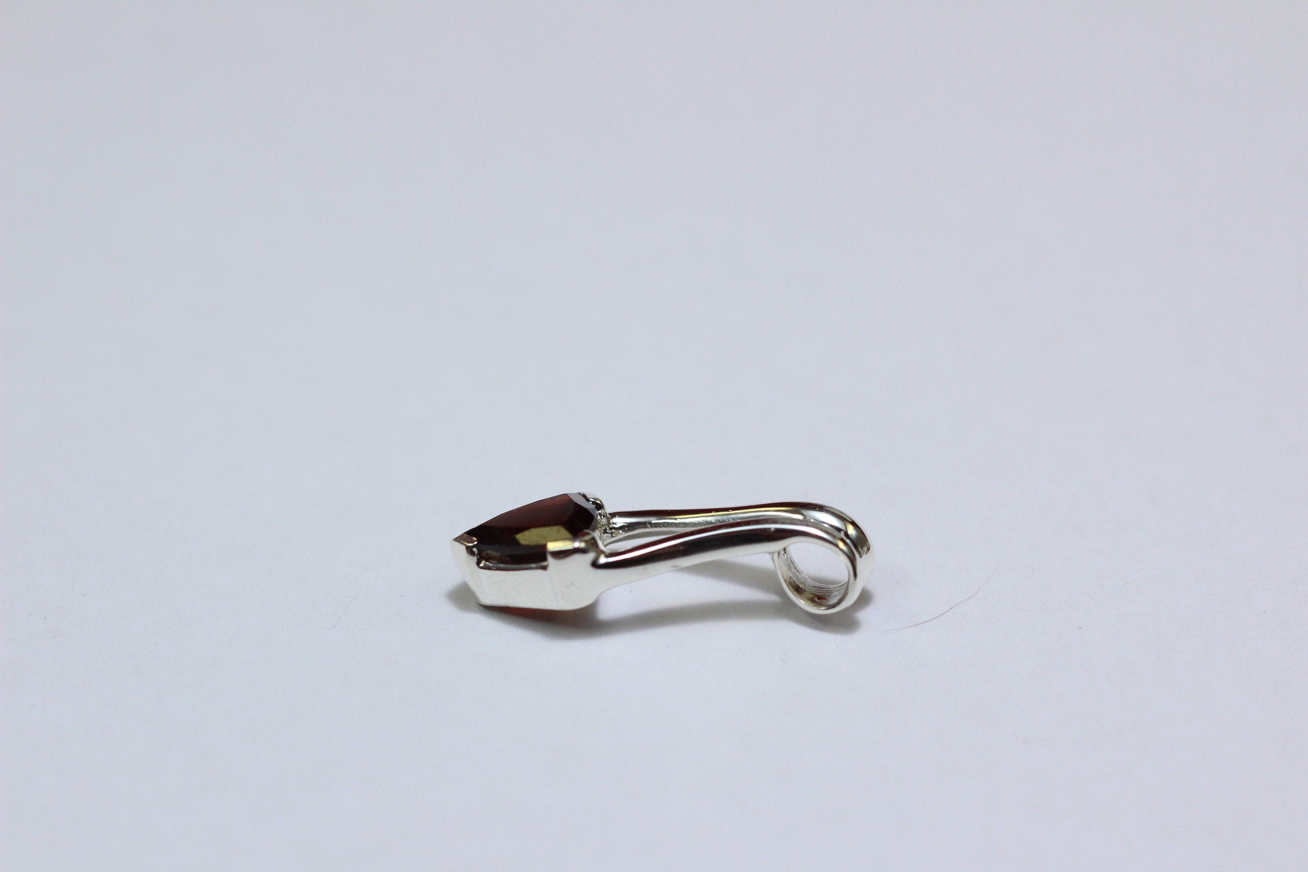 Edler 2,0 Carat Granat Anhanger 925 Silber Collier Kette blutroter Edelstein