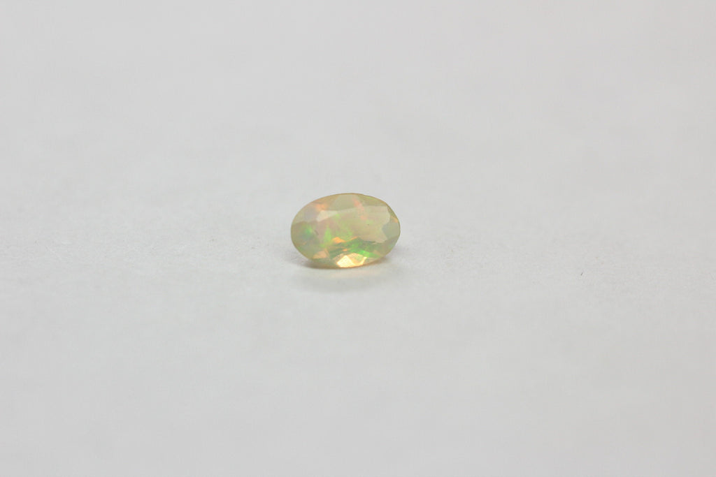 0,25 Carat athiopischer Opal Edelstein Ovalschliff Welo Opal aus Afrika