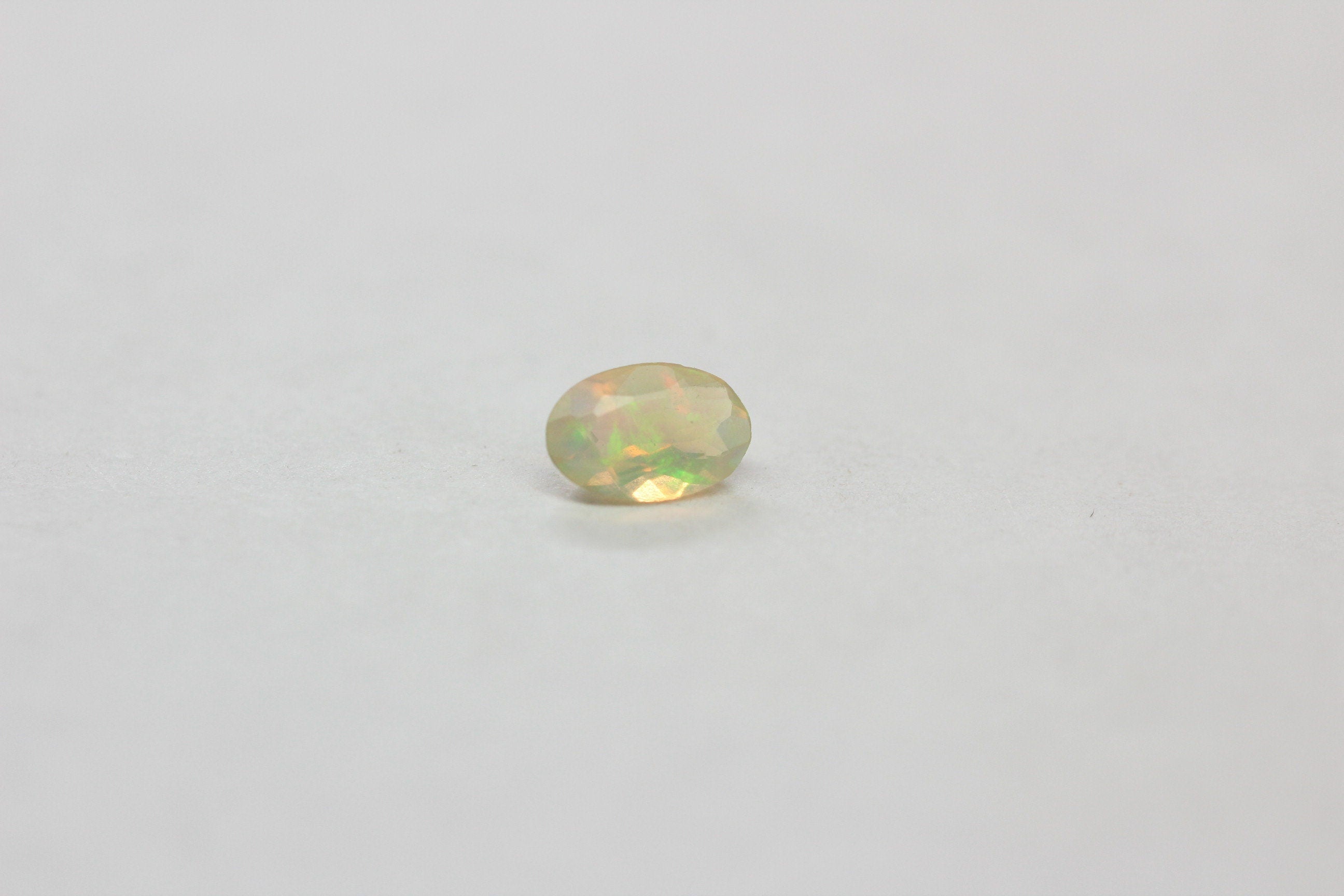 0,25 Carat athiopischer Opal Edelstein Ovalschliff Welo Opal aus Afrika