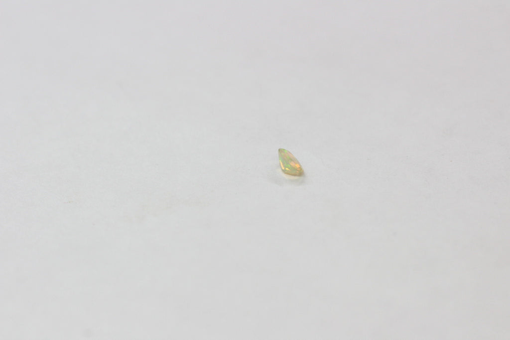 0,25 Carat athiopischer Opal Edelstein Ovalschliff Welo Opal aus Afrika