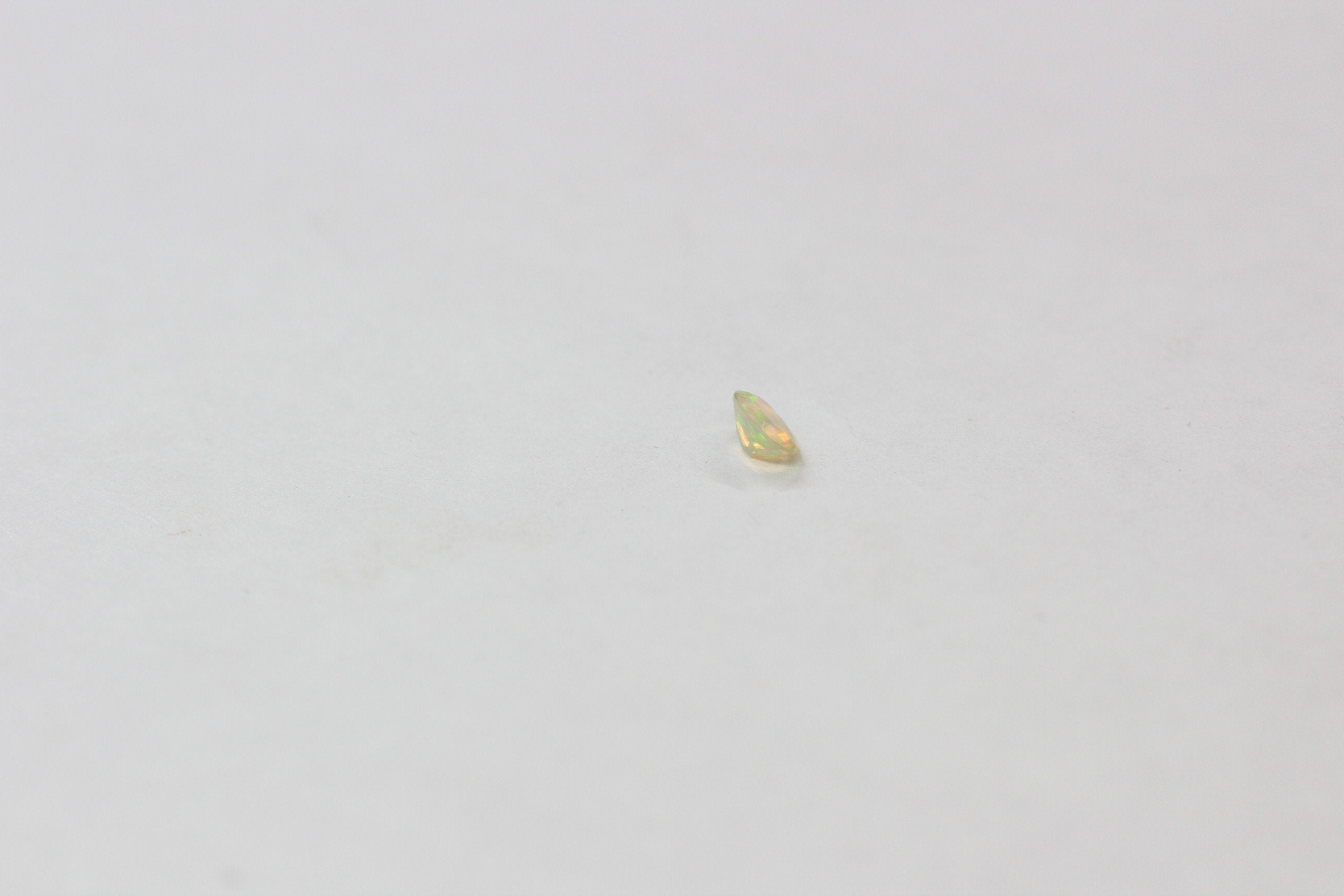 0,25 Carat athiopischer Opal Edelstein Ovalschliff Welo Opal aus Afrika