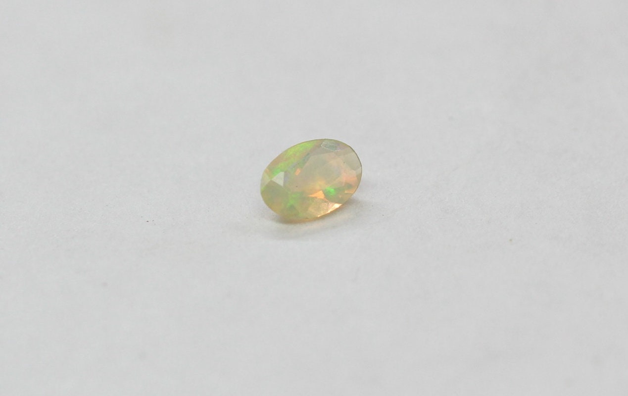 0,25 Carat athiopischer Opal Edelstein Ovalschliff Welo Opal aus Afrika