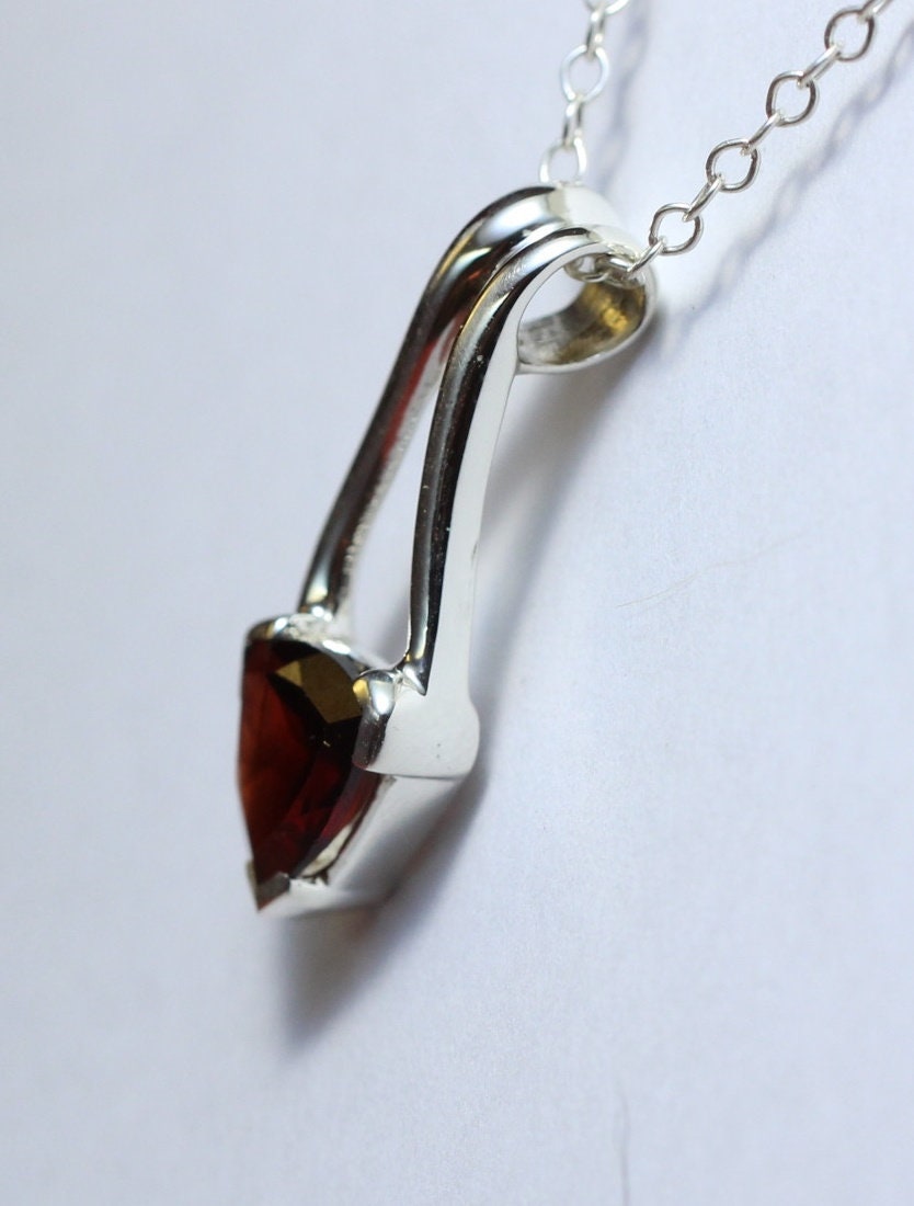 Edler 2,0 Carat Granat Anhanger 925 Silber Collier Kette blutroter Edelstein