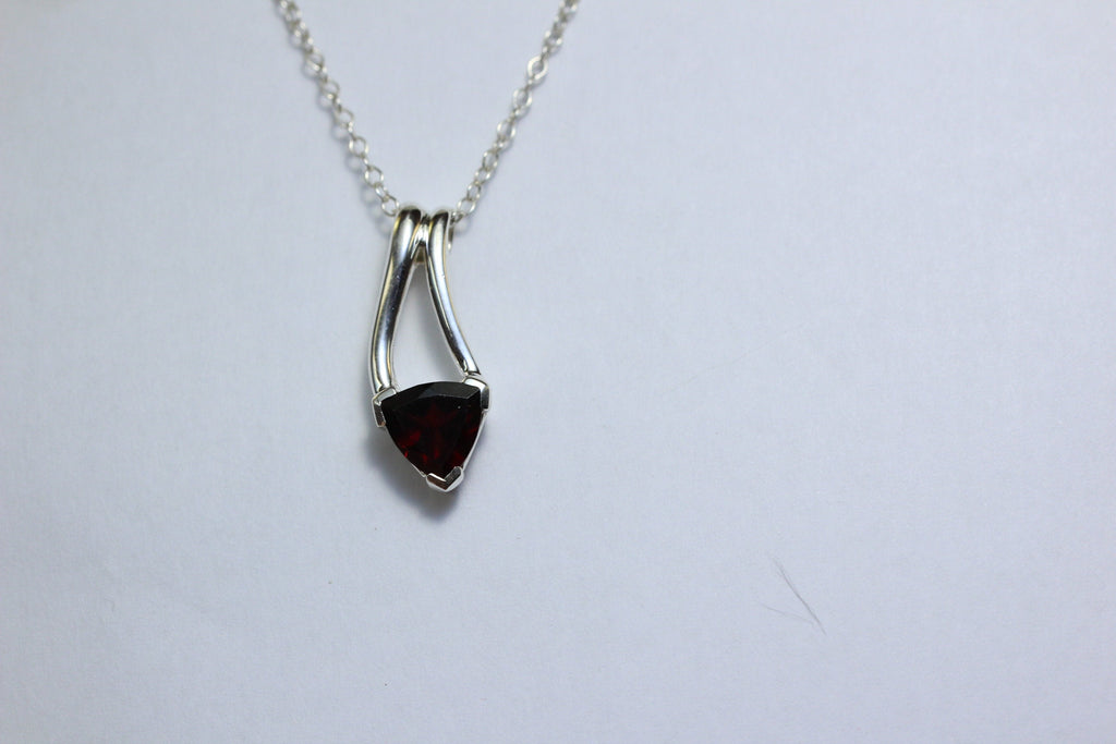 Edler 2,0 Carat Granat Anhanger 925 Silber Collier Kette blutroter Edelstein