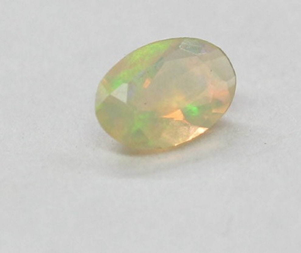 0,25 Carat athiopischer Opal Edelstein Ovalschliff Welo Opal aus Afrika