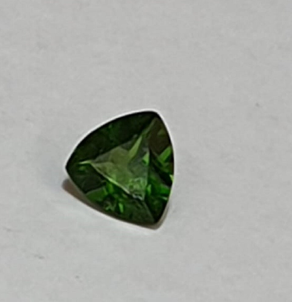 0,72  Carat Chromdiopsid aus Russland AAA Qualitat moosgraner Edelstein Diopsid