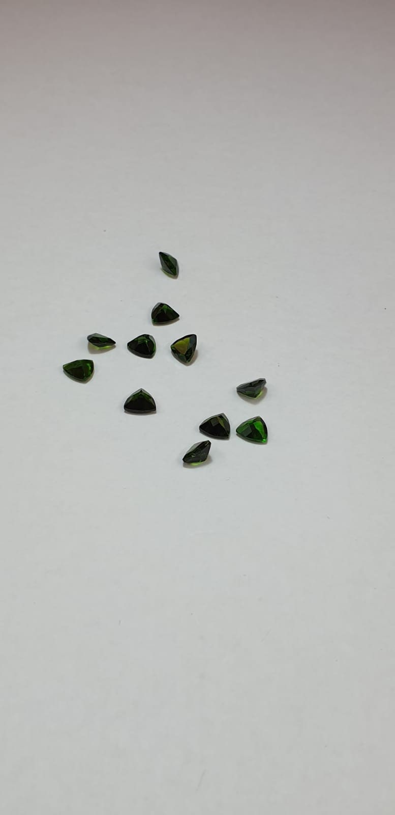 0,72  Carat Chromdiopsid aus Russland AAA Qualitat moosgraner Edelstein Diopsid