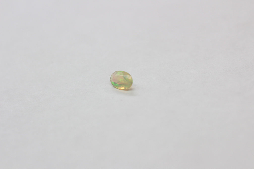 0,25 Carat athiopischer Opal Edelstein Ovalschliff Welo Opal aus Afrika