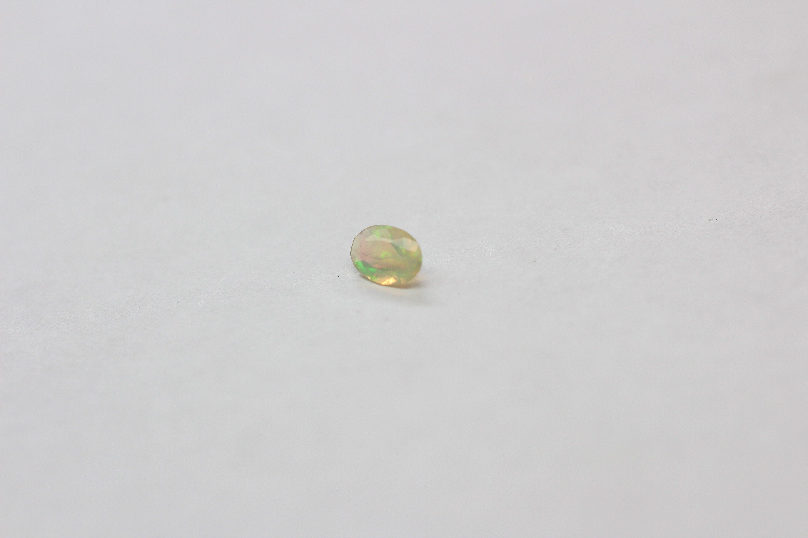 0,25 Carat athiopischer Opal Edelstein Ovalschliff Welo Opal aus Afrika