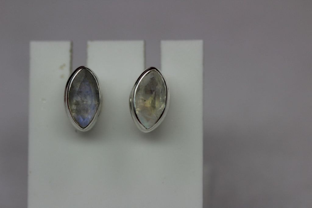 Edler 1,1 Carat Mondlichttopas Ohrstecker 925 Silber farbiger Edelstein Marquise