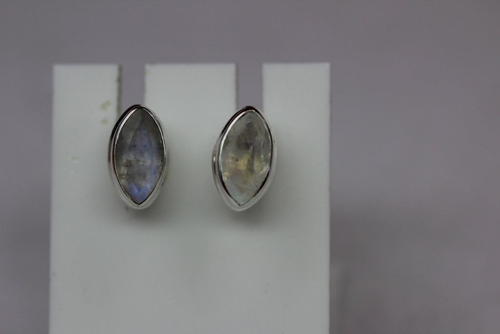Edler 1,1 Carat Mondlichttopas Ohrstecker 925 Silber farbiger Edelstein Marquise