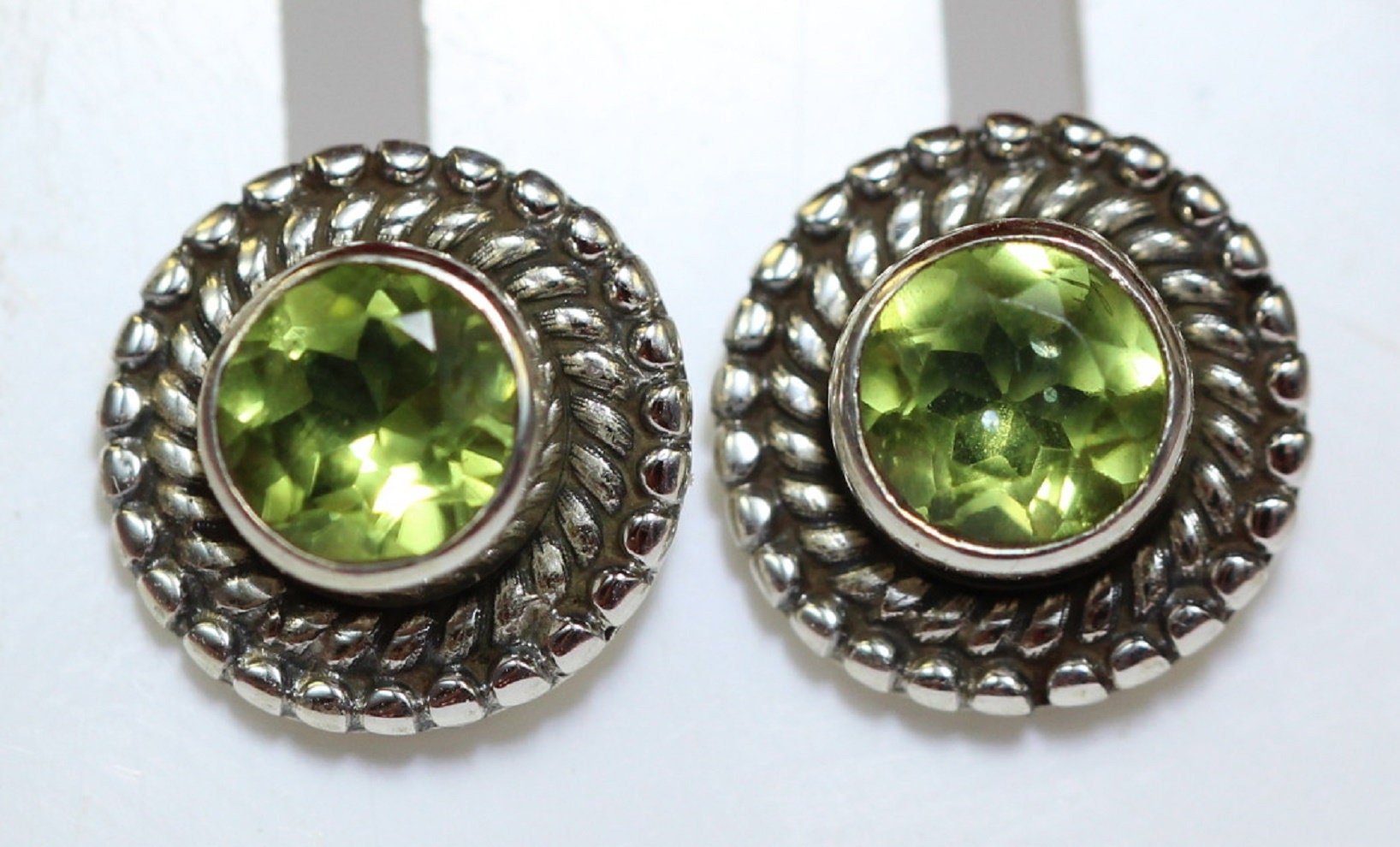 Edler 1,54  Carat Peridot Ohrstecker 925 Silber Olivin Ohrschmuck Edelstein