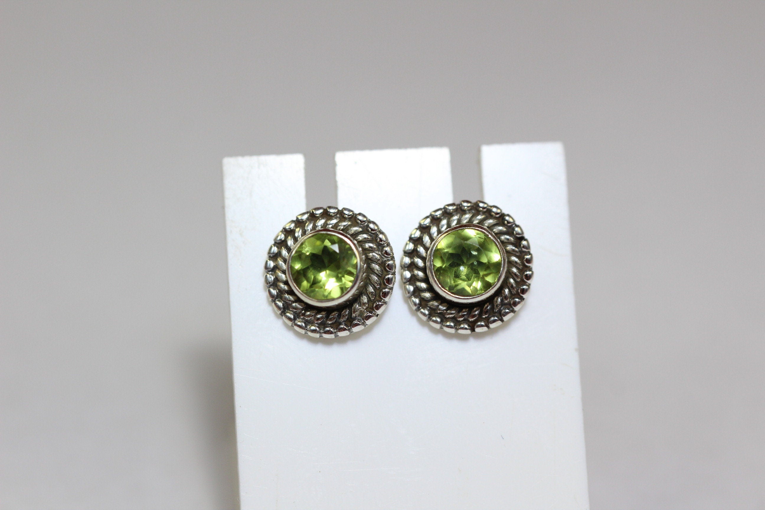 Edler 1,54  Carat Peridot Ohrstecker 925 Silber Olivin Ohrschmuck Edelstein