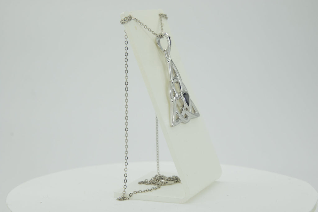 Echter Iolith Anhänger Silber 925, Keltischer Schmuck, Unendlicher Knoten, Kleiner Edelstein Kettenanhänger, 0,8 ct Unikat, Blaues Leuchten