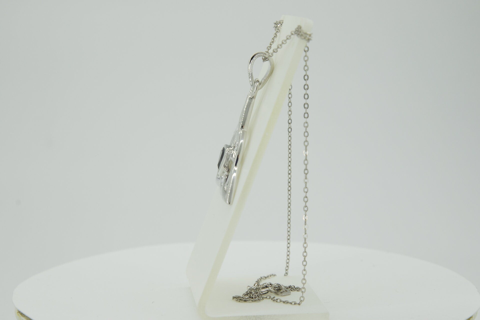 Echter Iolith Anhänger Silber 925, Keltischer Schmuck, Unendlicher Knoten, Kleiner Edelstein Kettenanhänger, 0,8 ct Unikat, Blaues Leuchten
